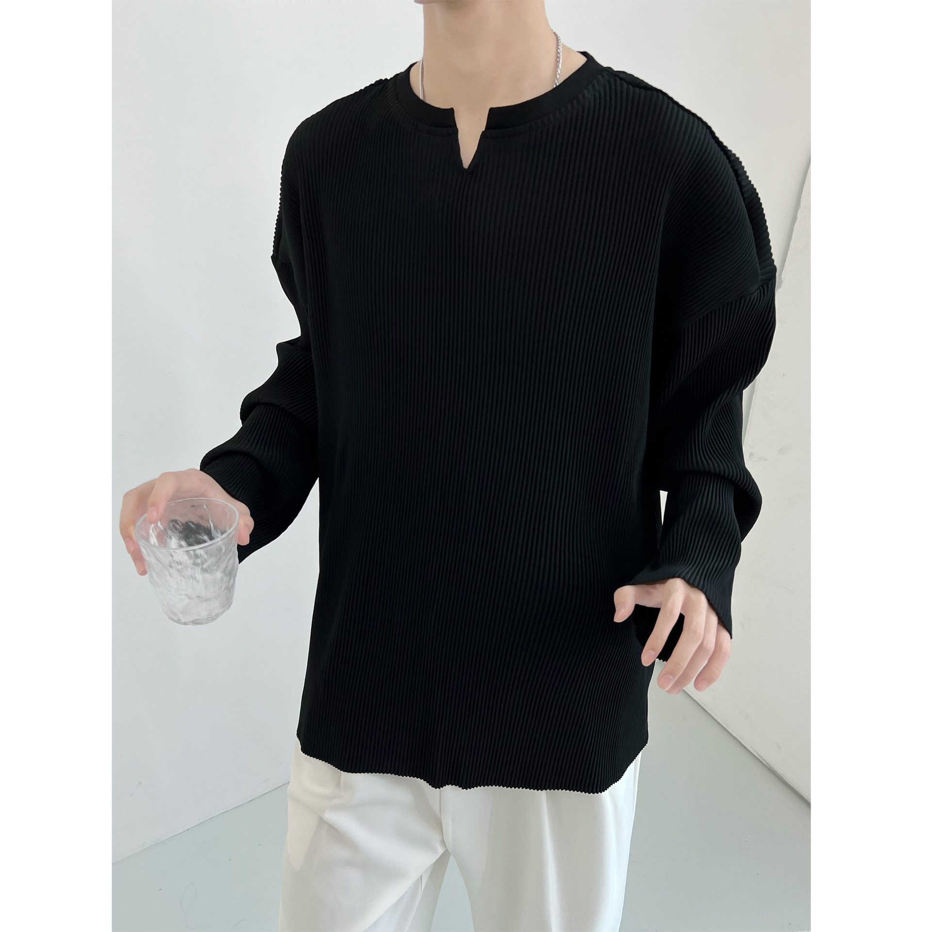 Men's High-end Design V-neck Pleated Long-sleeved T-shirt Loose-fitting Inner Layer